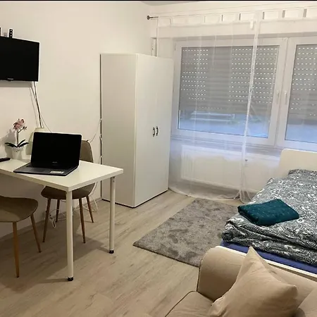 Einzelzimmer In Einem Bungalow Проживание в семье